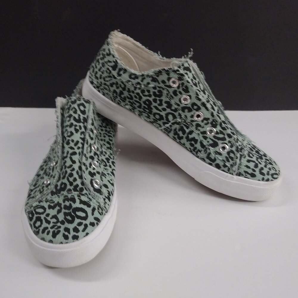 Green Leopard Distressed Pull On Sneakers Nice!